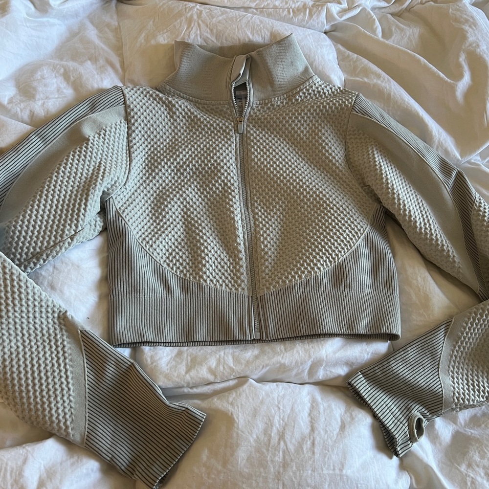 Bloom Seasons Activewear Seamless Long Sleeve Full Zip up Cropped Top Tee Shirt